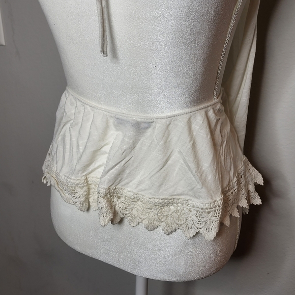 White halter blouse - Picture 3 of 12